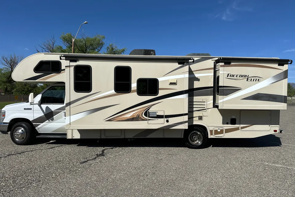 *New Listing* 2016 Thor Freedom Elite 29FE