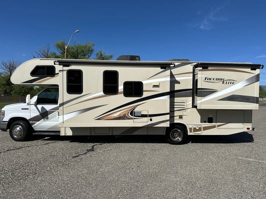 *New Listing* 2016 Thor Freedom Elite 29FE