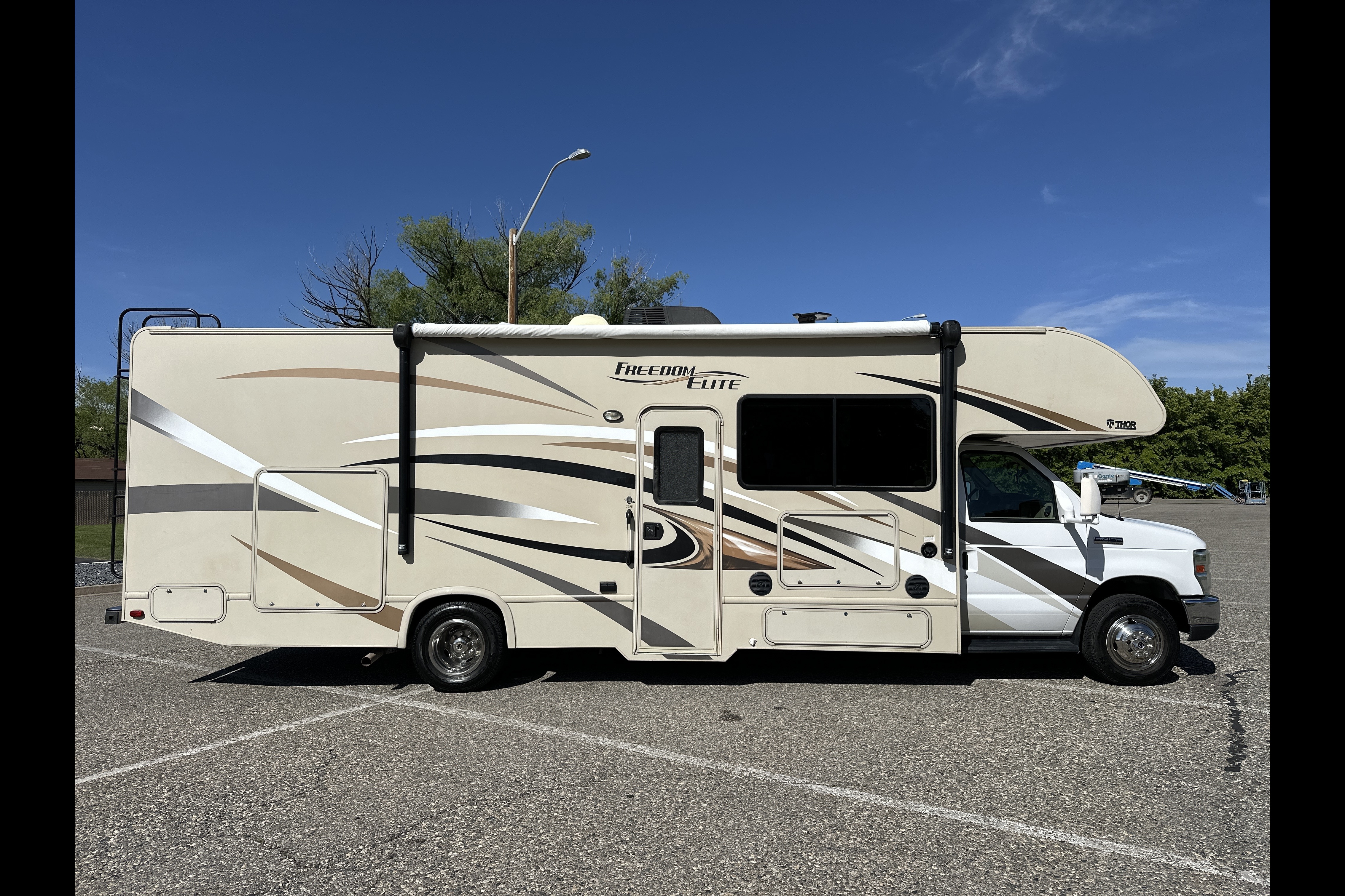 *New Listing* 2016 Thor Freedom Elite 29FE