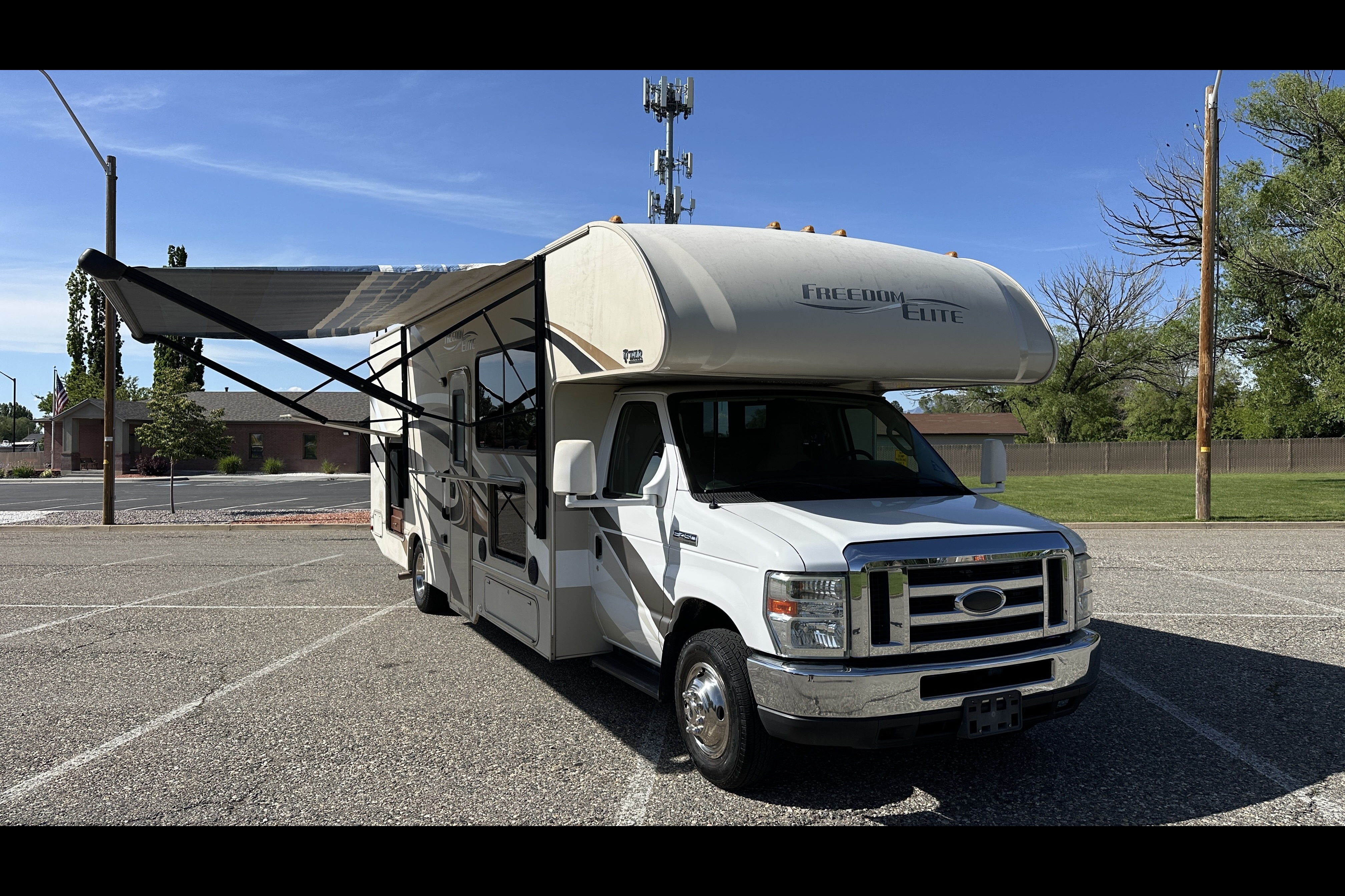 *New Listing* 2016 Thor Freedom Elite 29FE