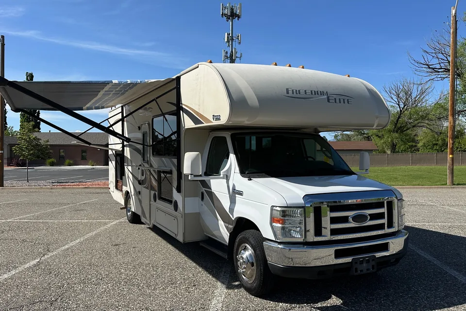 *New Listing* 2016 Thor Freedom Elite 29FE