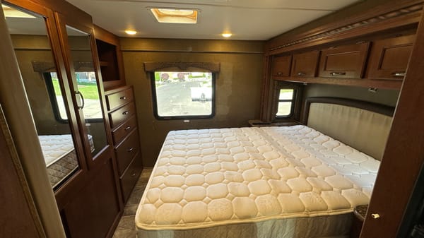 *New Listing* 2016 Thor Freedom Elite 29FE