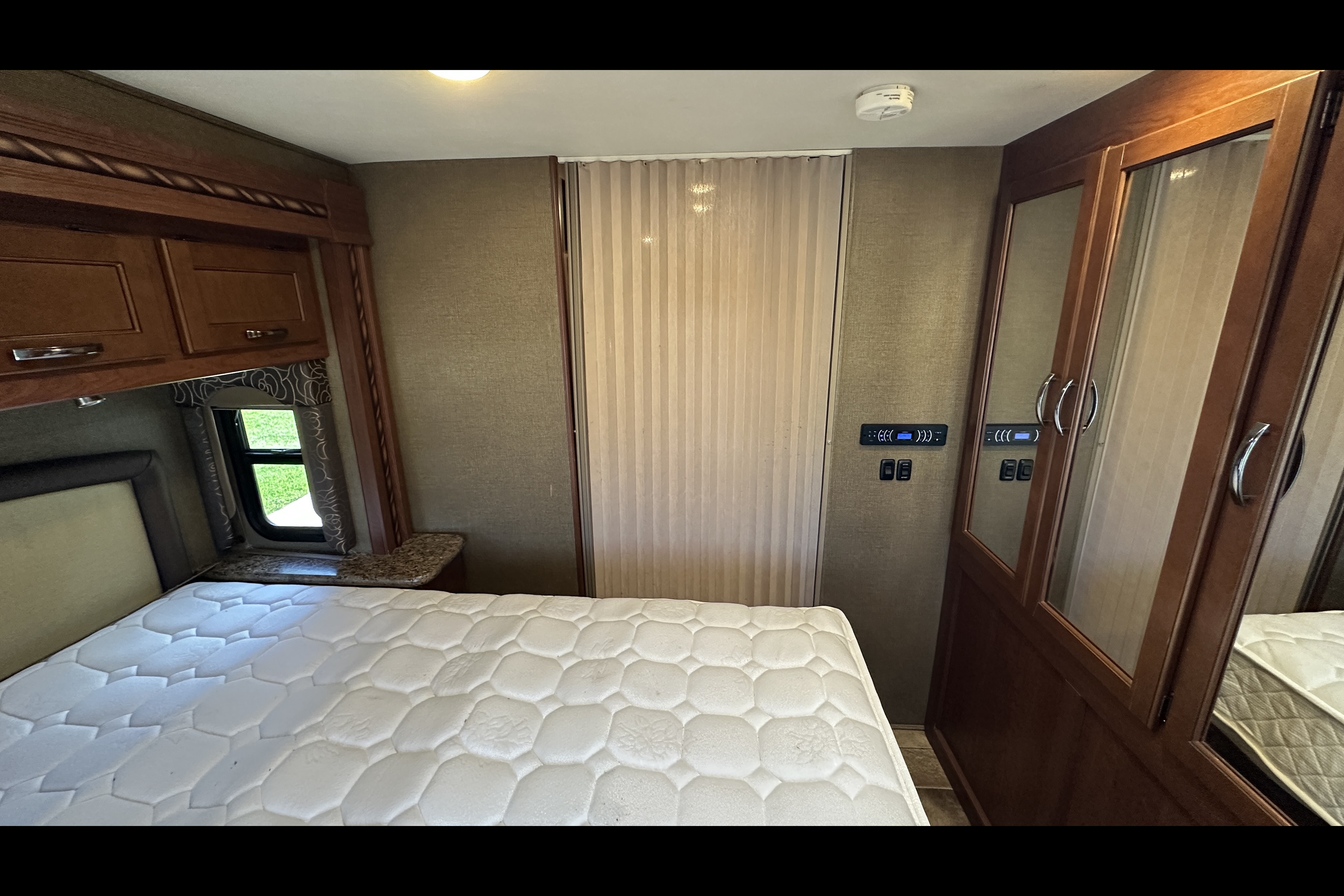 *New Listing* 2016 Thor Freedom Elite 29FE