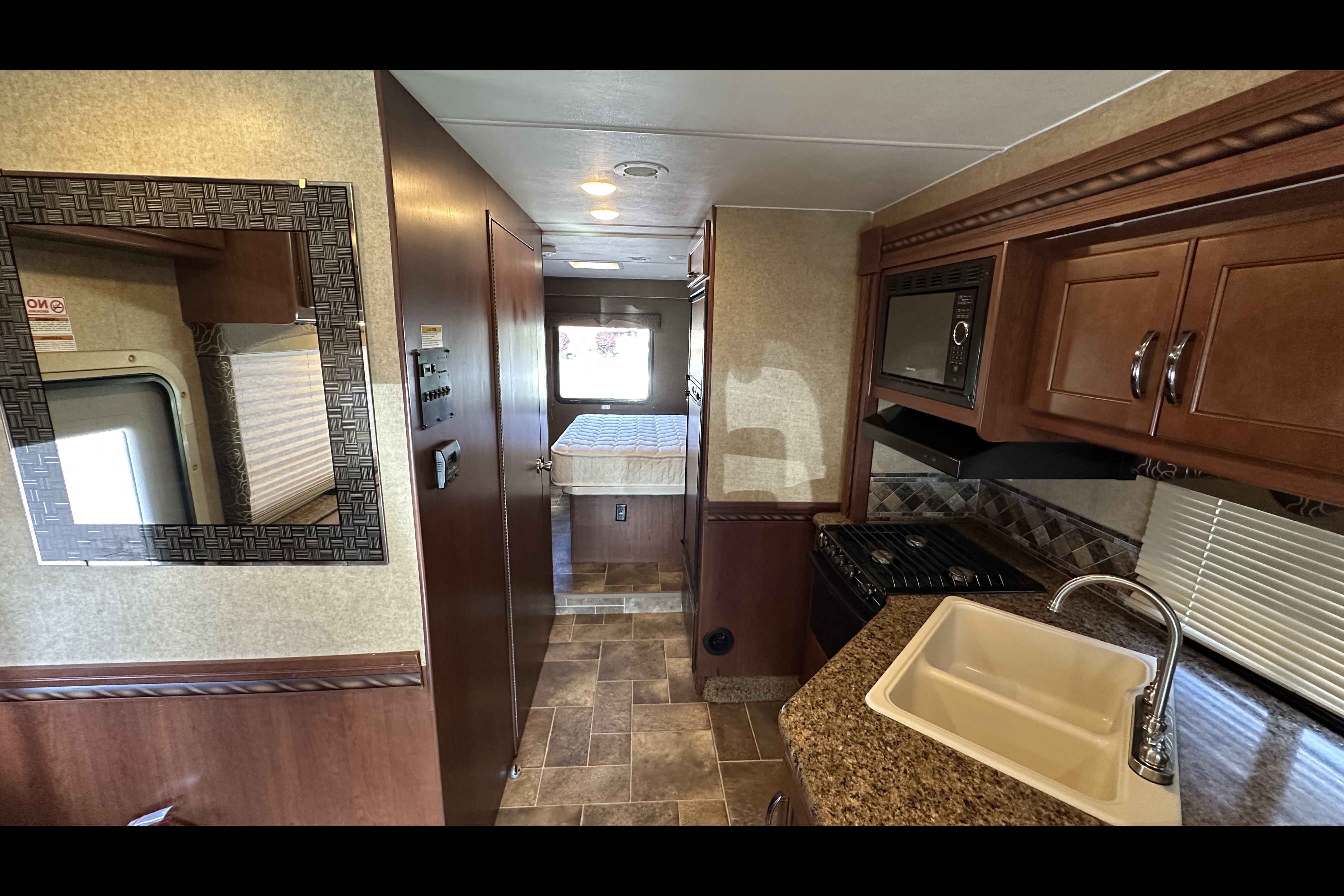 *New Listing* 2016 Thor Freedom Elite 29FE