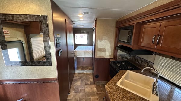 *New Listing* 2016 Thor Freedom Elite 29FE