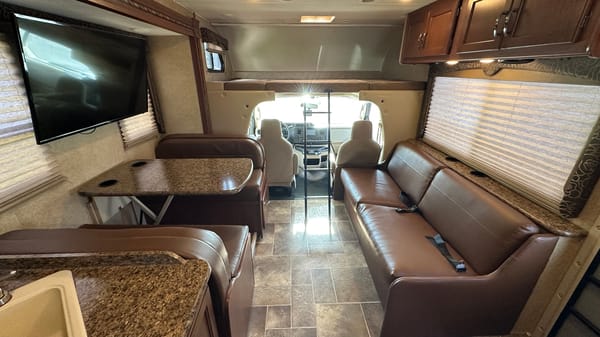 *New Listing* 2016 Thor Freedom Elite 29FE
