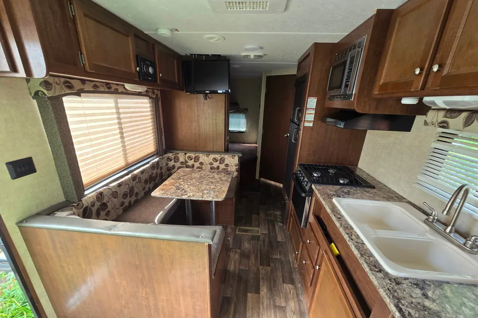 Keystone Hideout Toy hauler