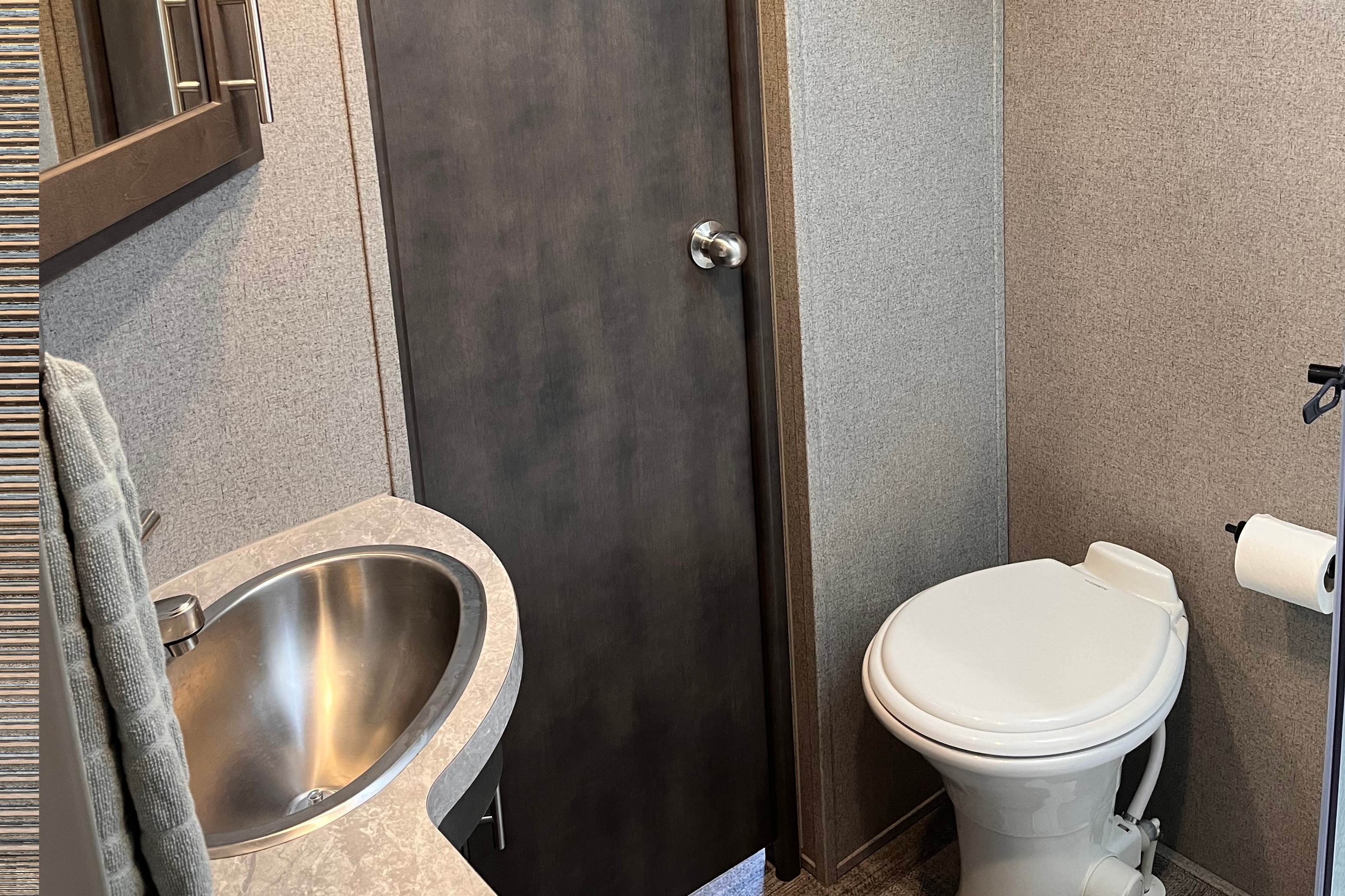 Cozy Coast Escape: 2020 Rockwood Ultra Lite 2888WS
