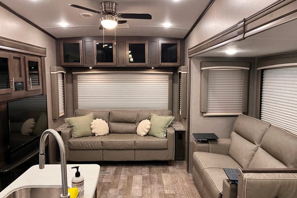 Cozy Coast Escape: 2020 Rockwood Ultra Lite 2888WS
