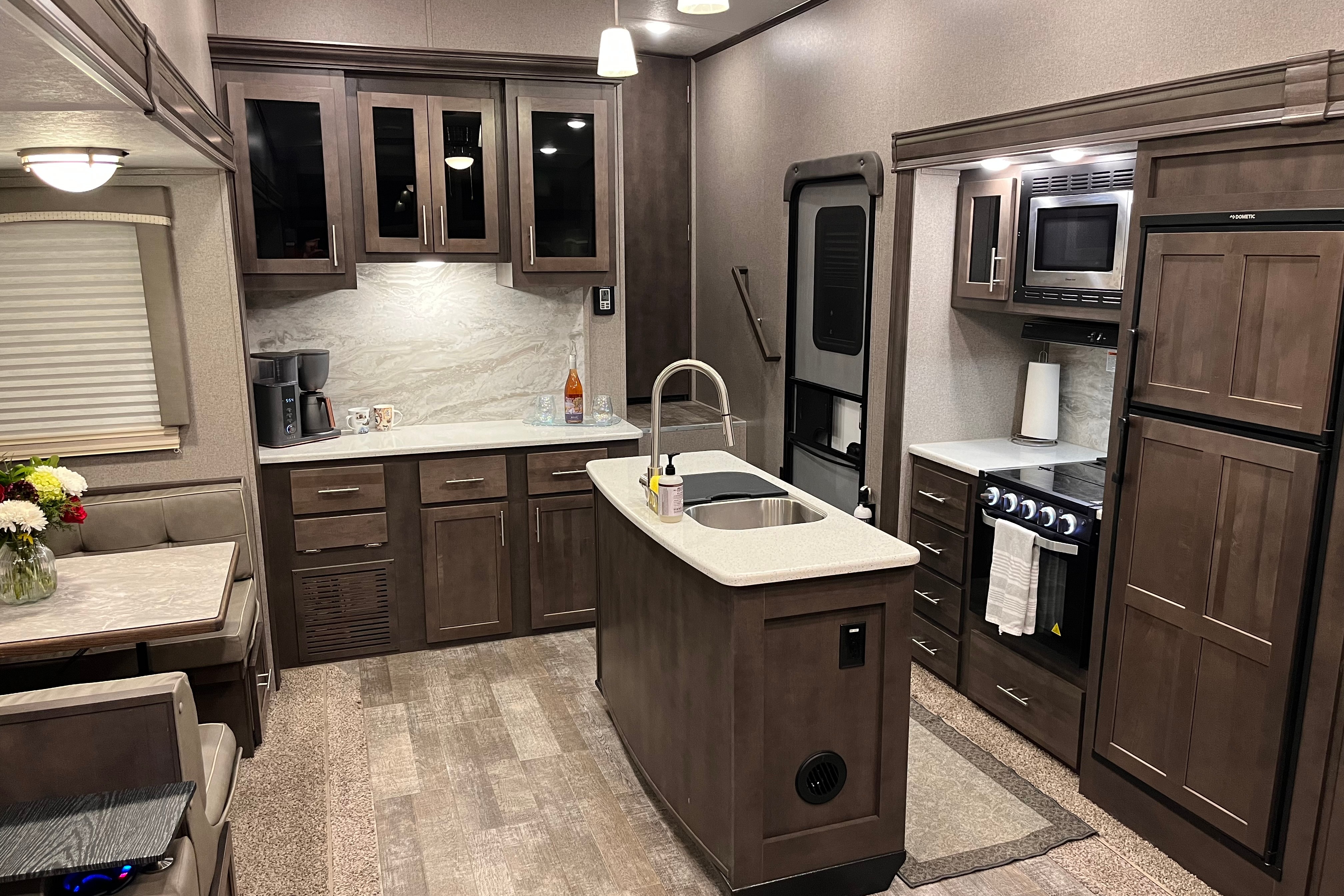 Cozy Coast Escape: 2020 Rockwood Ultra Lite 2888WS