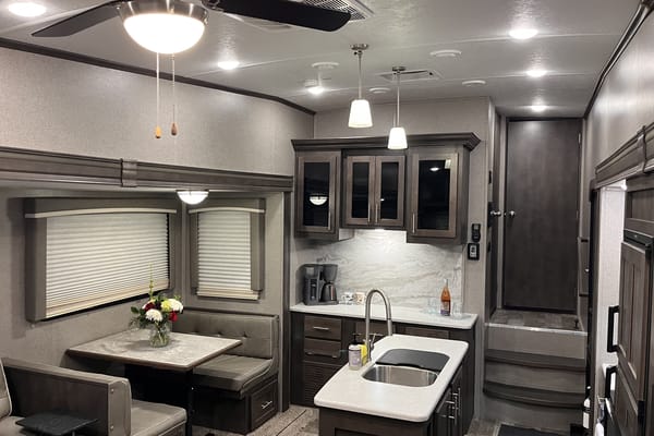 Cozy Coast Escape: 2020 Rockwood Ultra Lite 2888WS