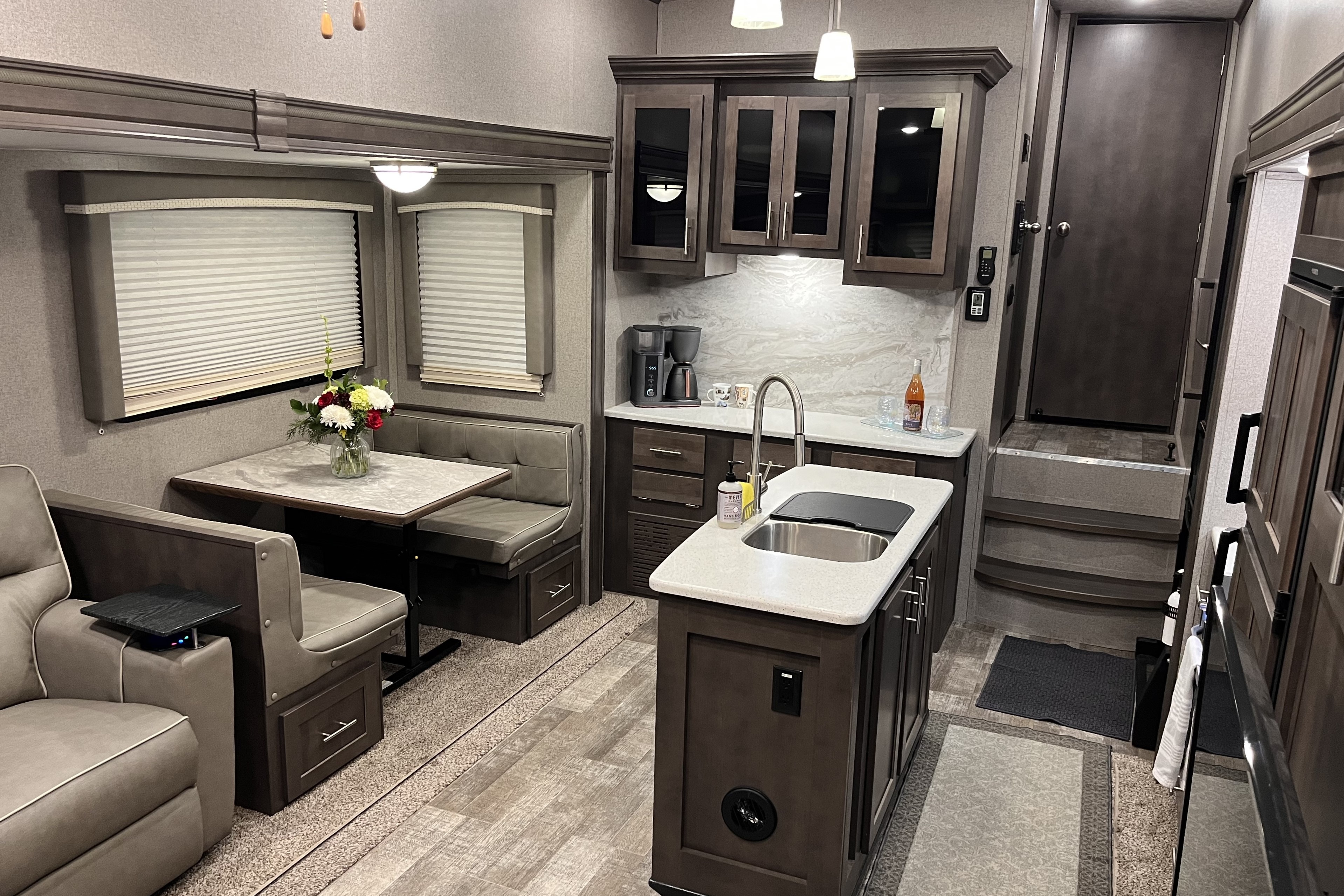 Cozy Coast Escape: 2020 Rockwood Ultra Lite 2888WS
