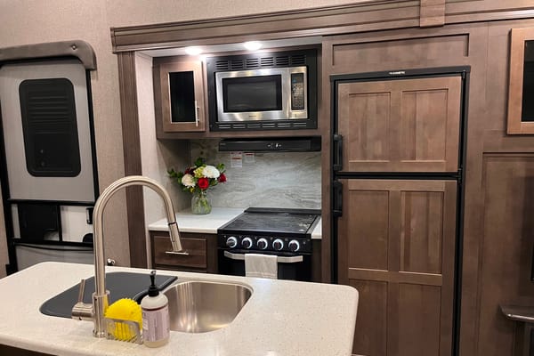 Cozy Coast Escape: 2020 Rockwood Ultra Lite 2888WS
