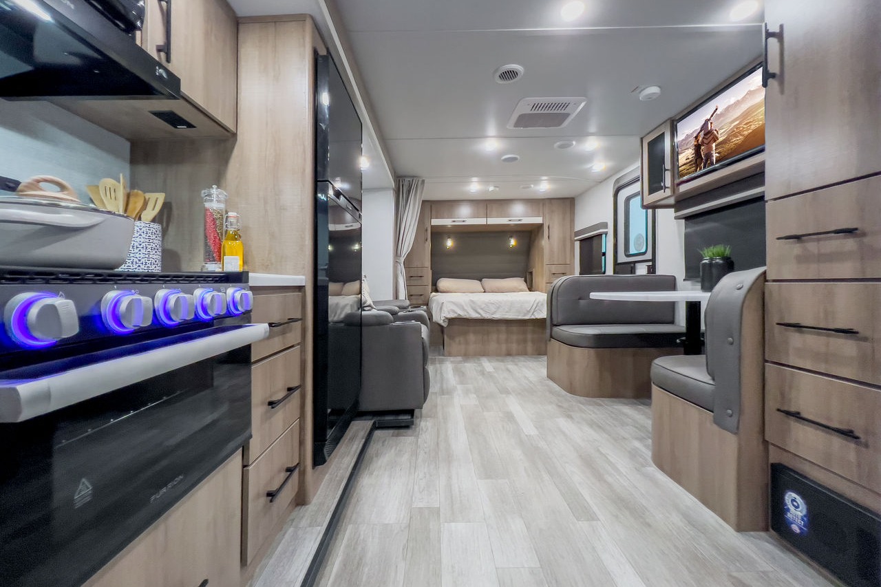 Fully Equipped Couples Glamping Travel Trailer 