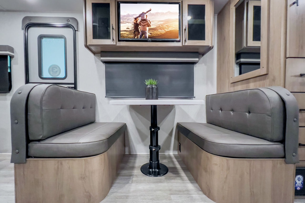 Fully Equipped Couples Glamping Travel Trailer 