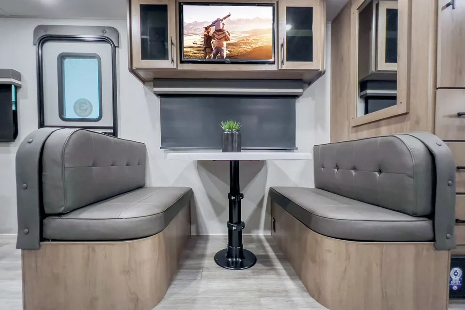 Fully Equipped Couples Glamping Travel Trailer 