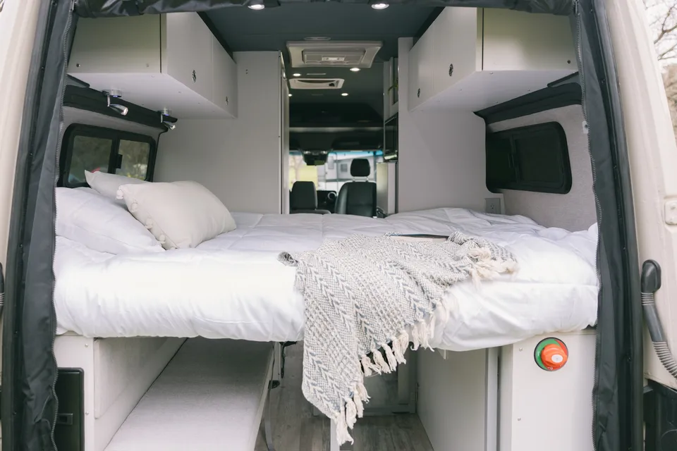 “La Explora”  LUXURY Mercedes Sprinter Campervan