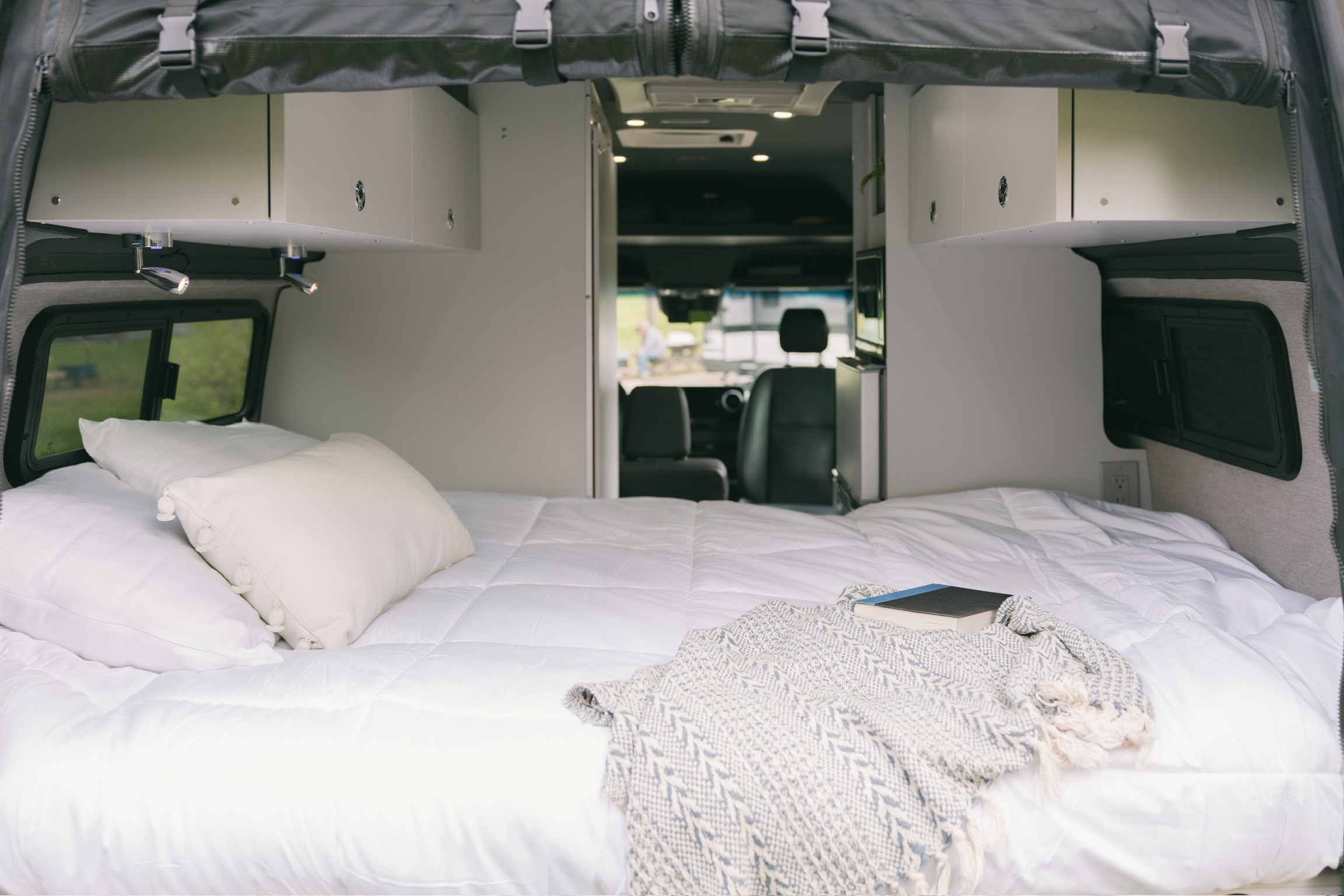 “La Explora”  LUXURY Mercedes Sprinter 4x4 Campervan