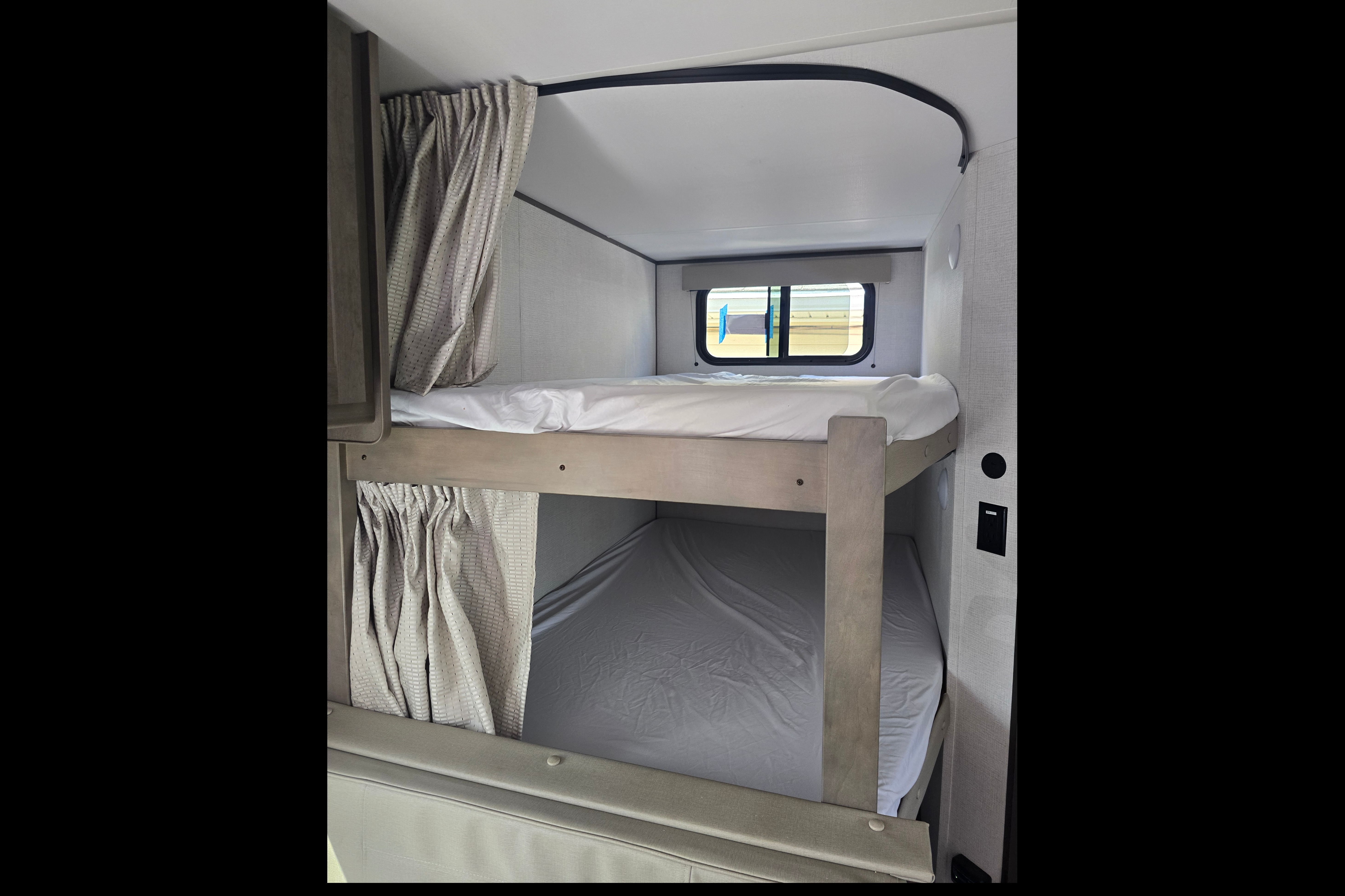 J&J Rv Rentals Grand Design