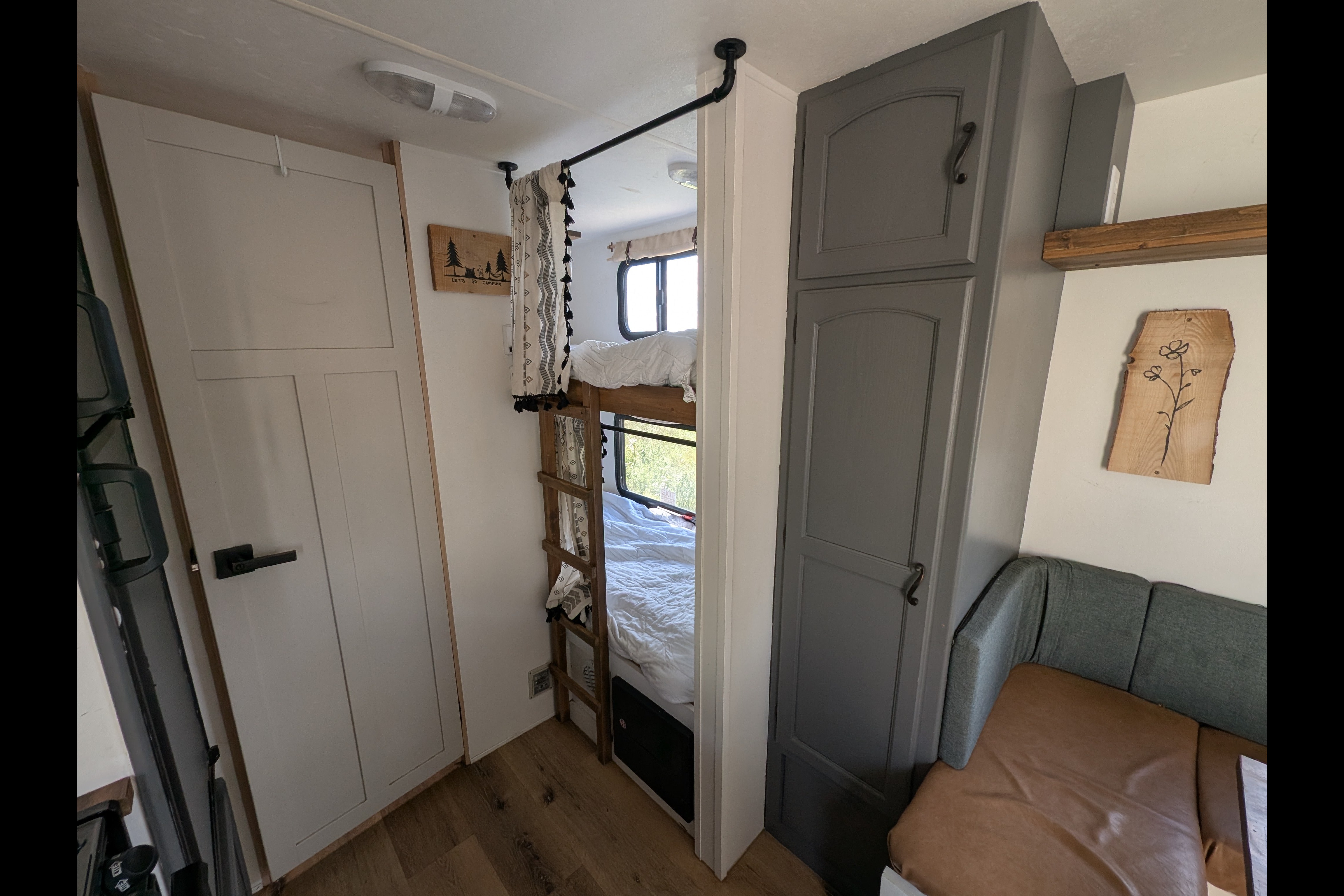 Brager's Coachmen Freedom express Travel Trailer