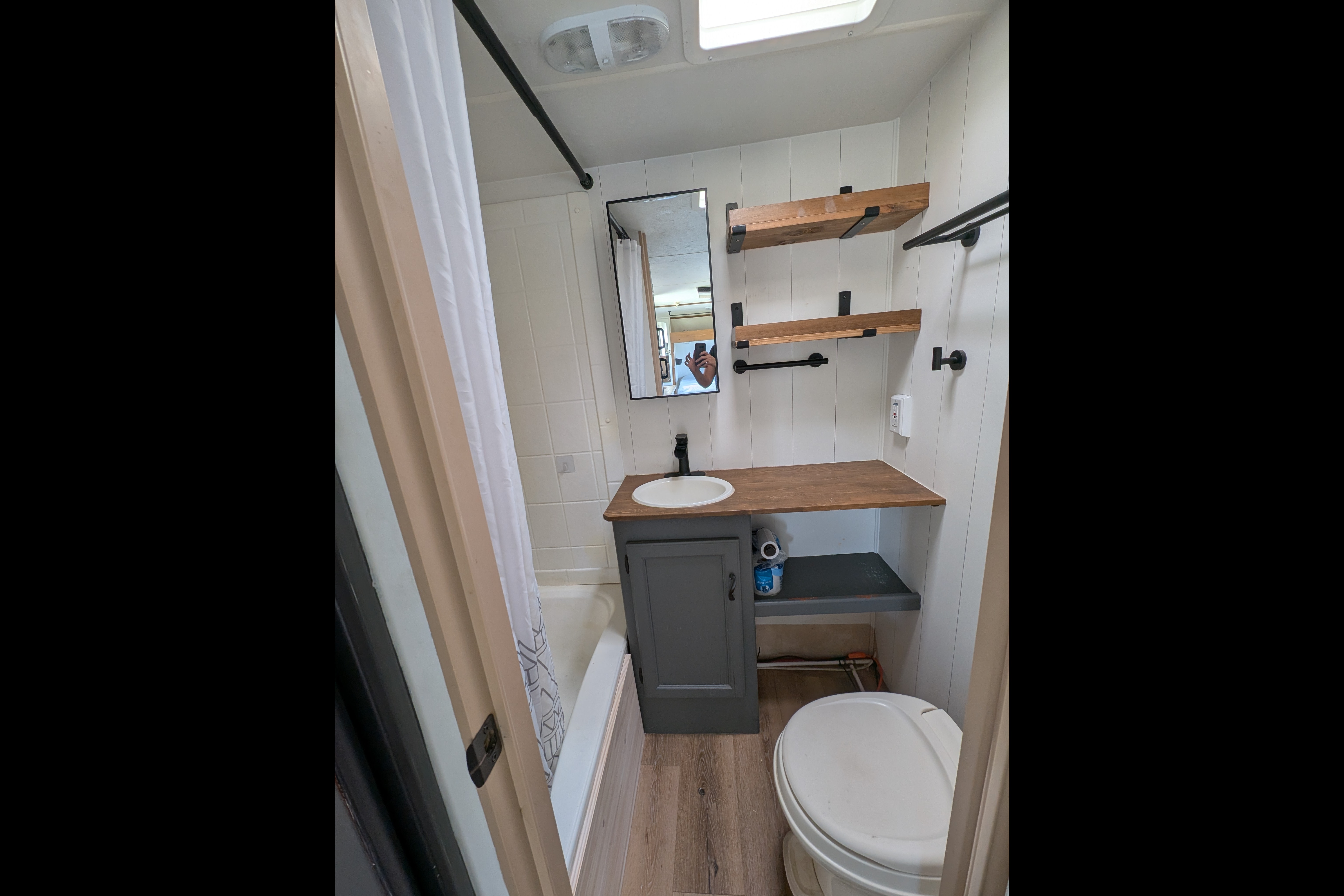 Brager's Coachmen Freedom express Travel Trailer