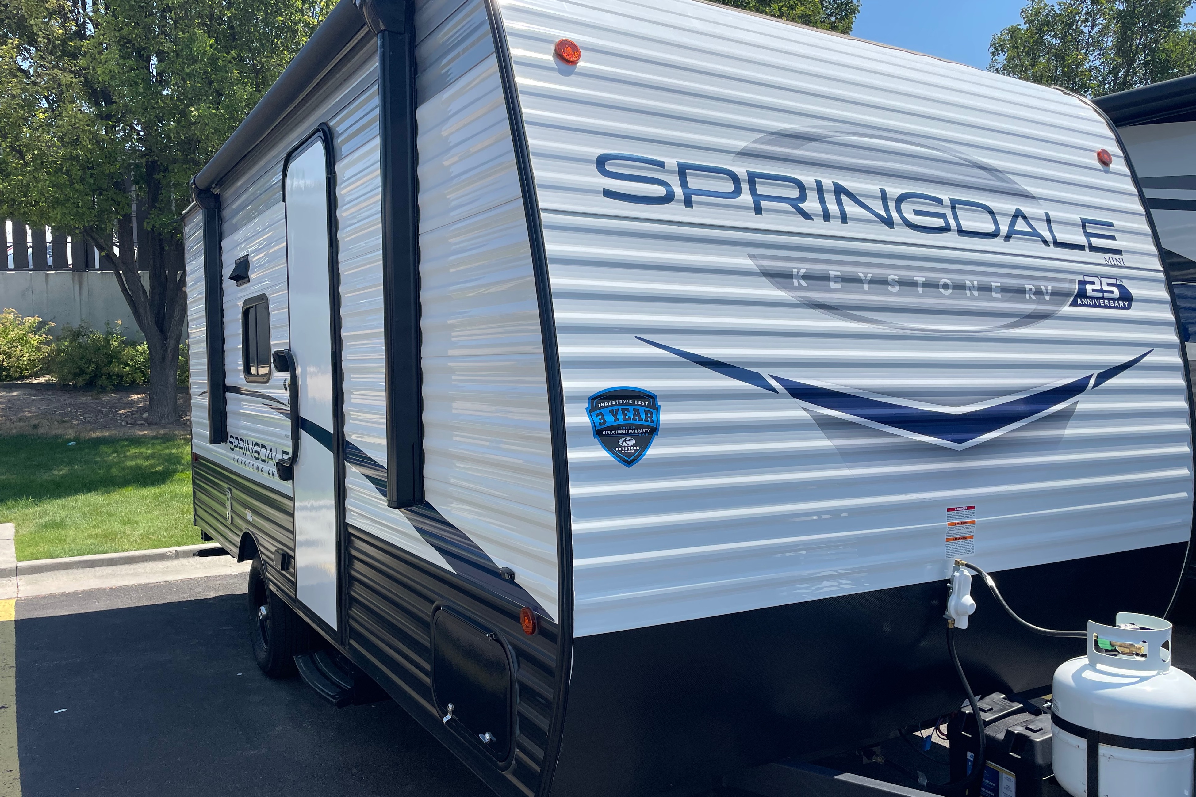 Mountain Munchkin - Easy Tow - Keystone Springdale 1800bh