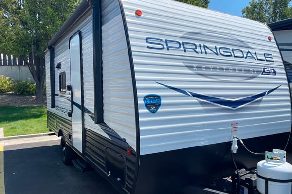Mountain Munchkin - Easy Tow - Keystone Springdale 1800bh