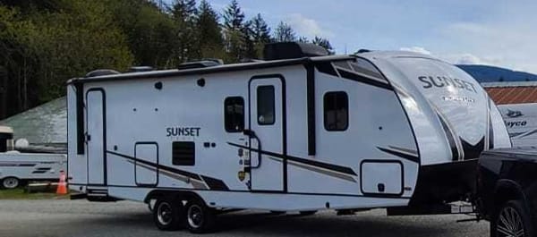 Brand New 2022 Crossroads Sunset Trail Super Lite Travel Trailer