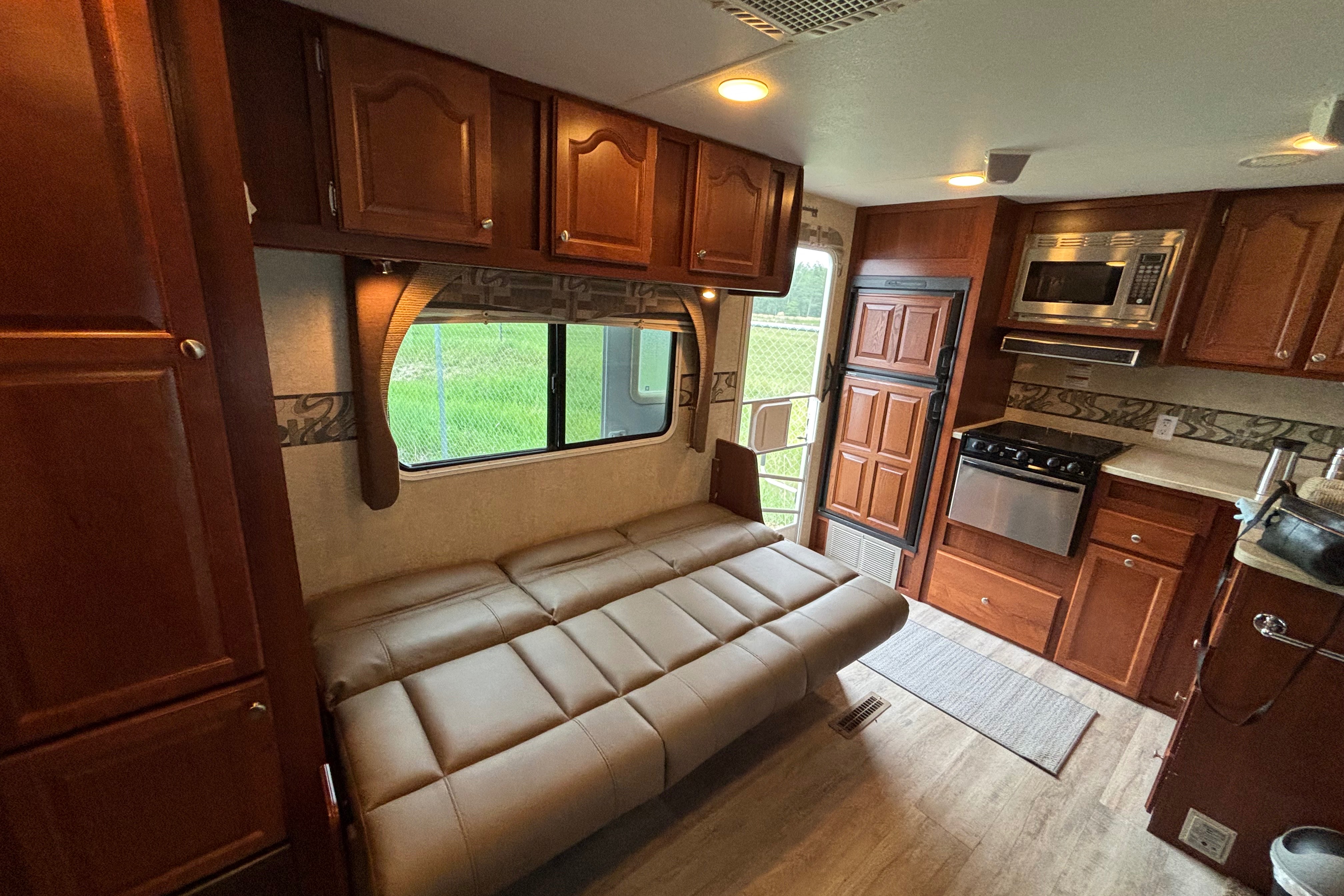 Douglas's Fleetwood 230RKS Travel Trailer
