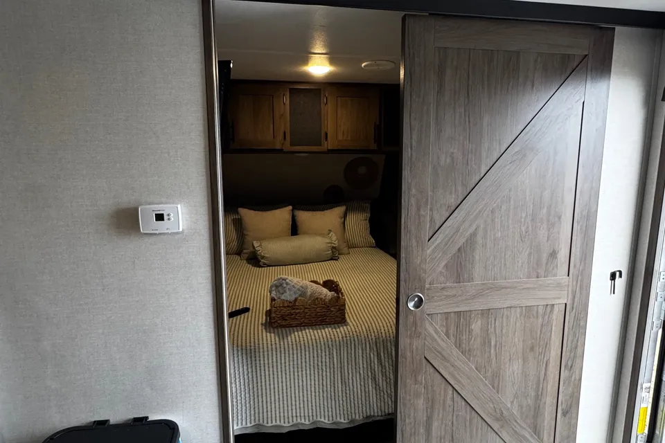 Jaydee's Prime Time 27 dbs Travel Trailer