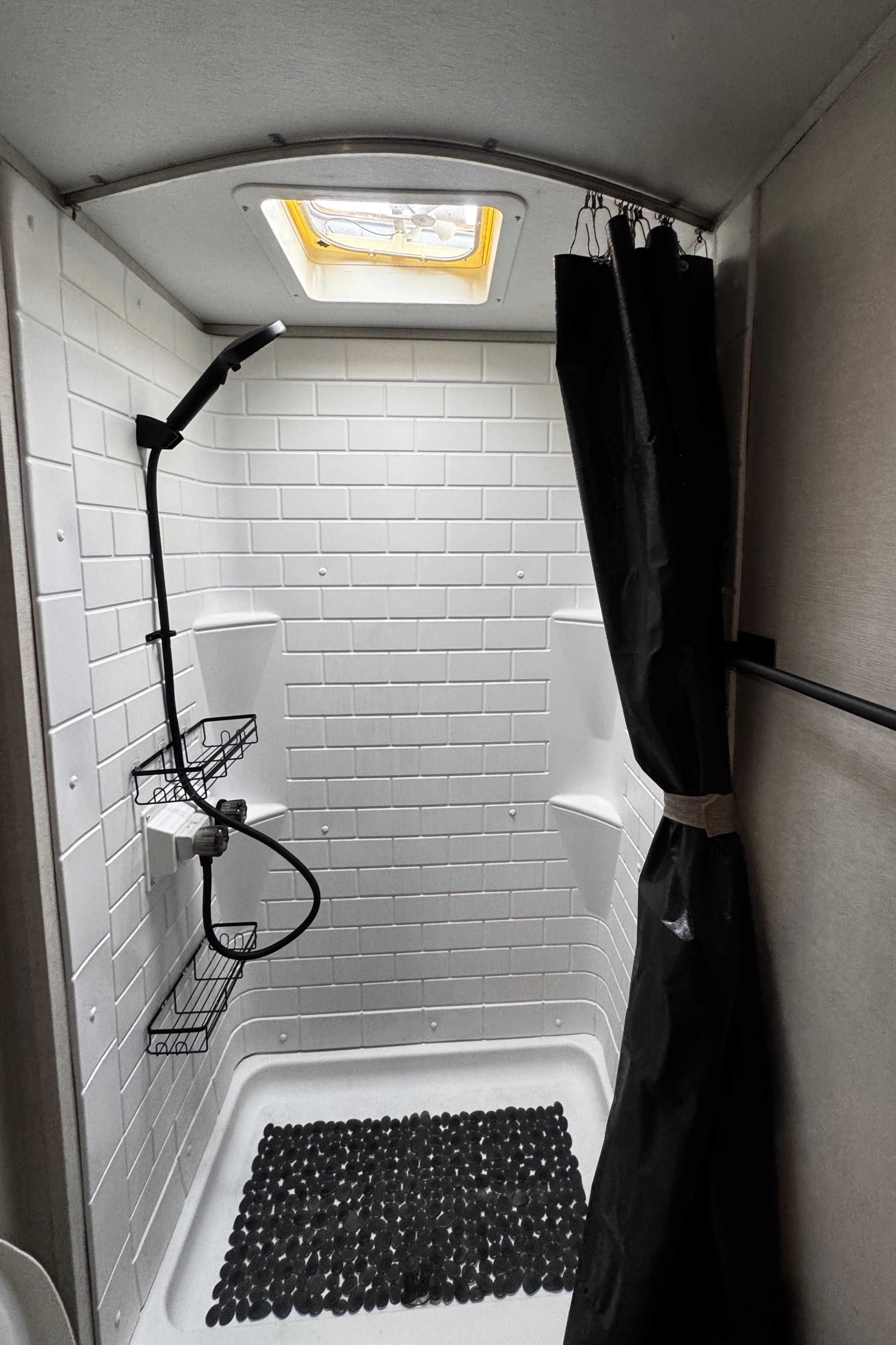 Jaydee's Prime Time 27 dbs Travel Trailer