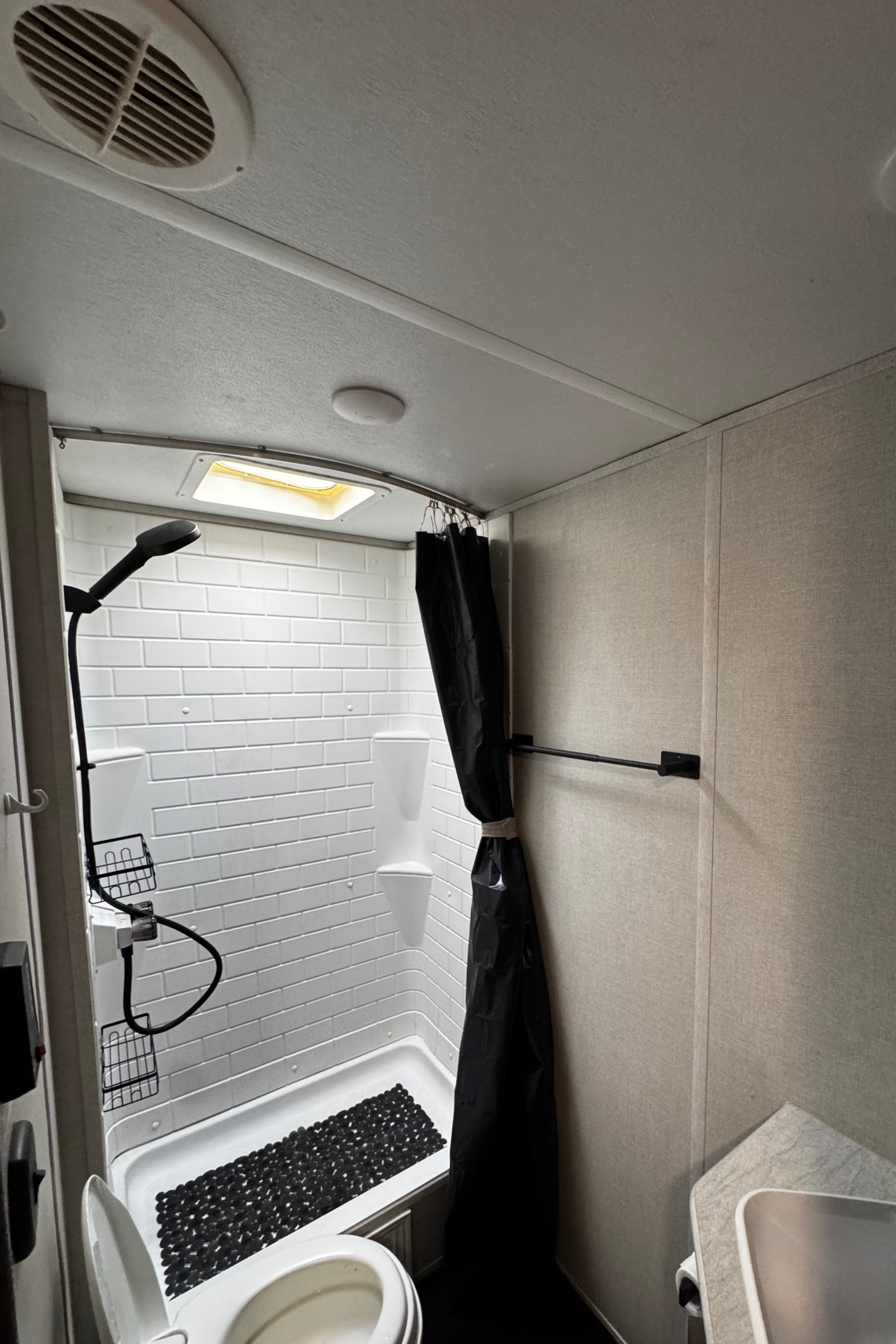 Jaydee's Prime Time 27 dbs Travel Trailer