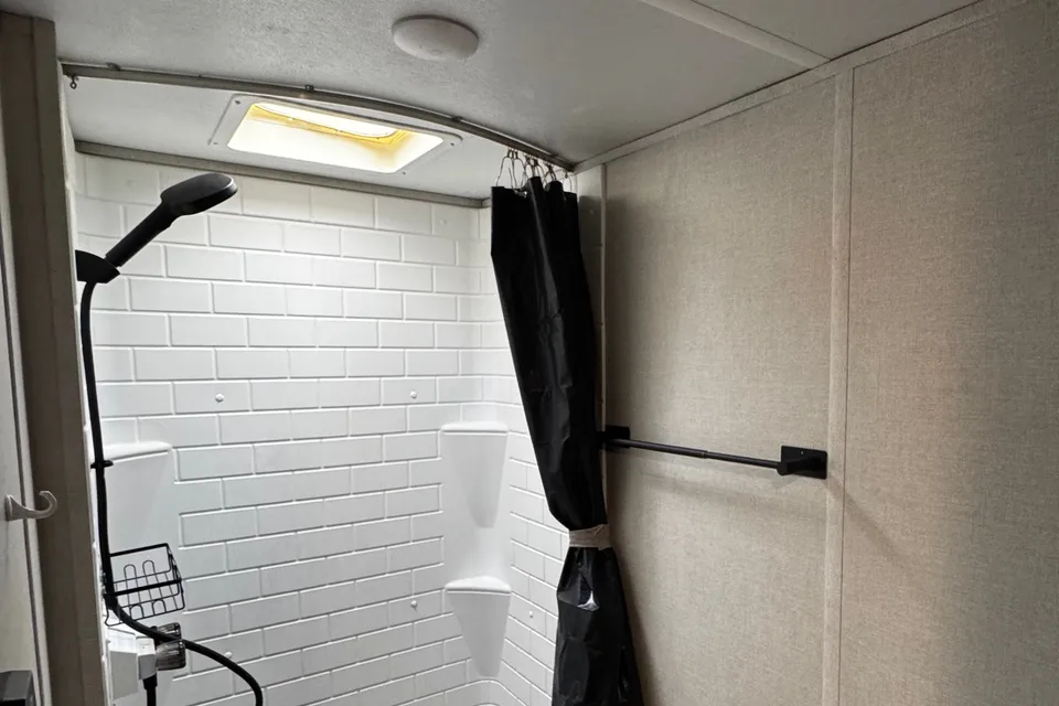 Jaydee's Prime Time 27 dbs Travel Trailer