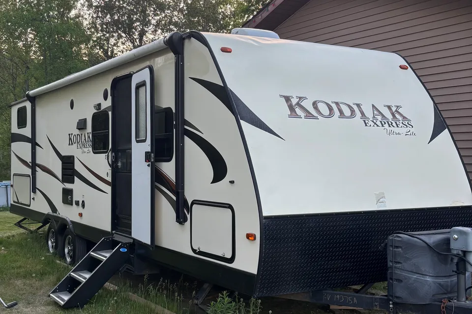 Matt's Dutchmen kodiak express Travel Trailer