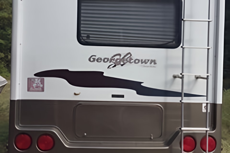 Sheldon's Forest River 2007 Georgetown 338 Class A