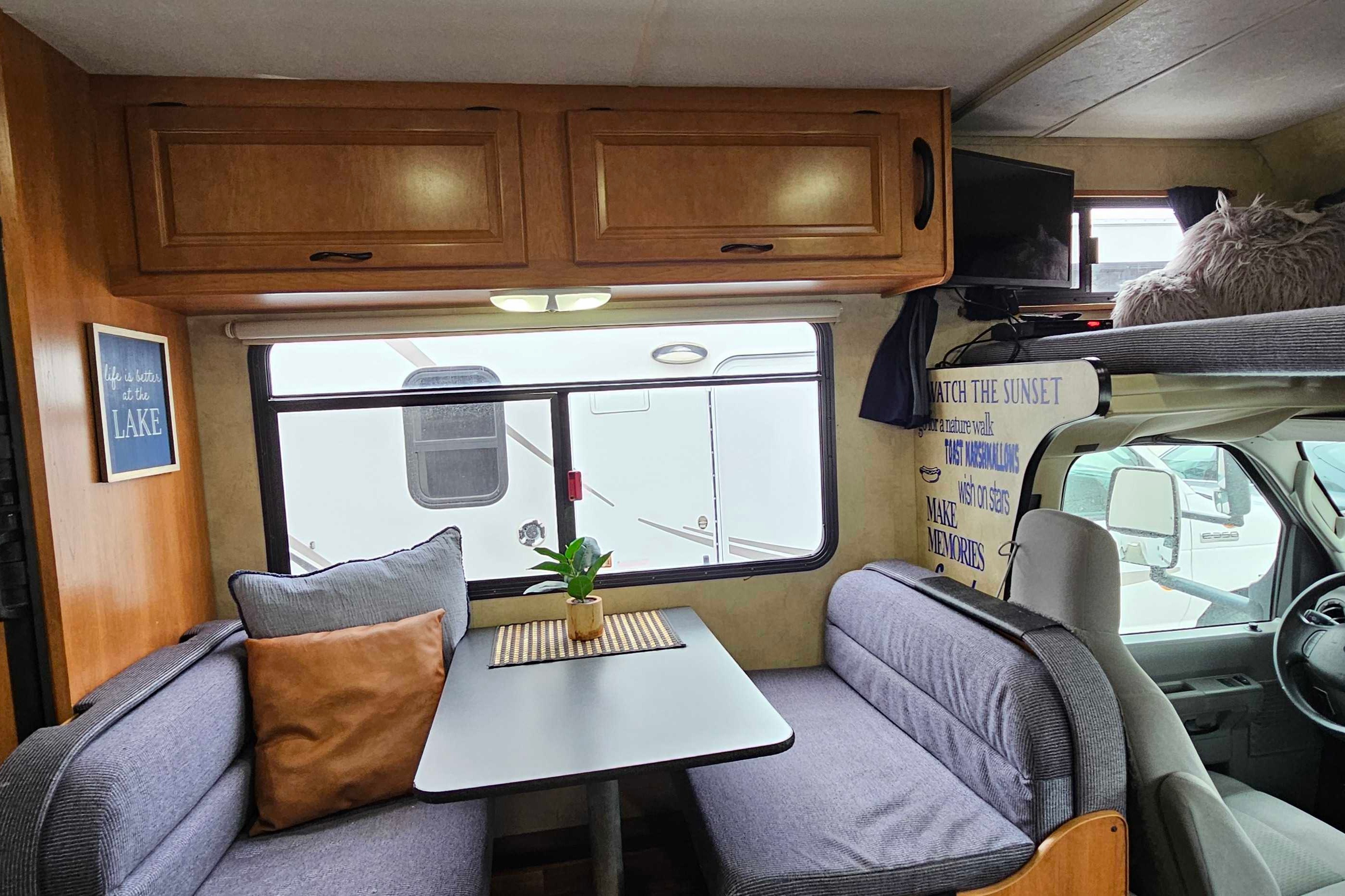 Thor Majestic 23a Class C - Moab - Unlimited Miles