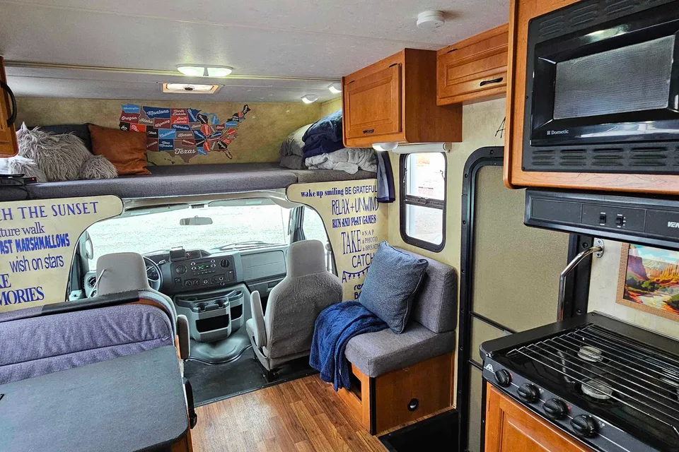 Thor Majestic 23a Class C - Moab - Unlimited Miles