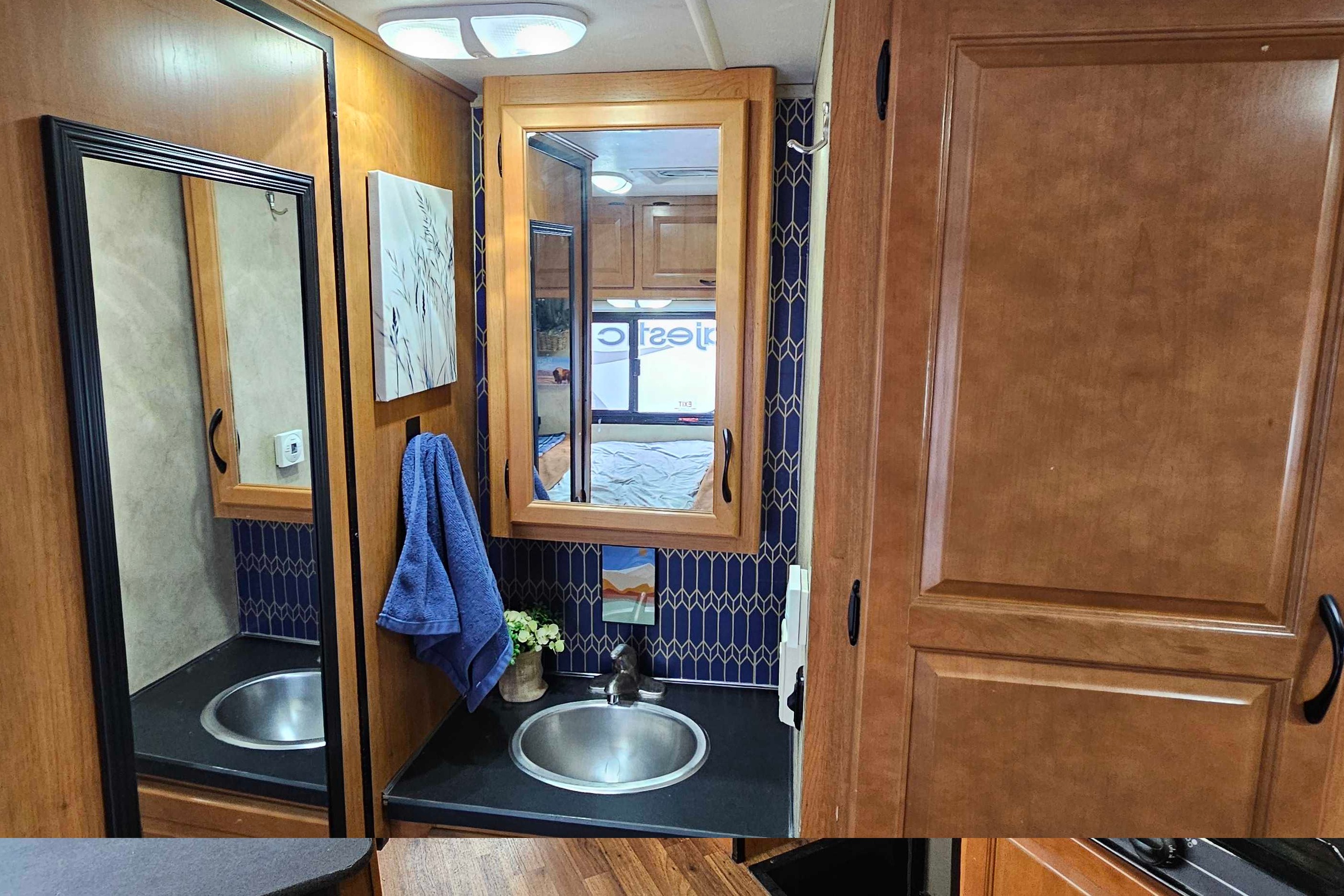 Thor Majestic 23a Class C - Moab - Unlimited Miles