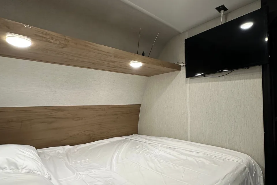 2024 THE WOLF DEN !!!! Great for easy moving!