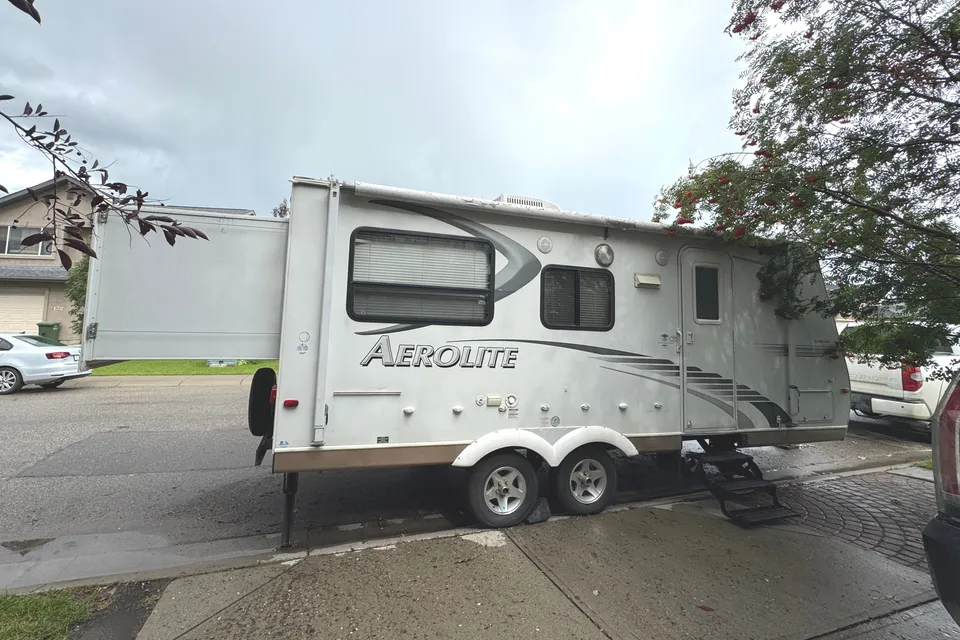 Dutchmen Aerolite 21QS Travel Trailer