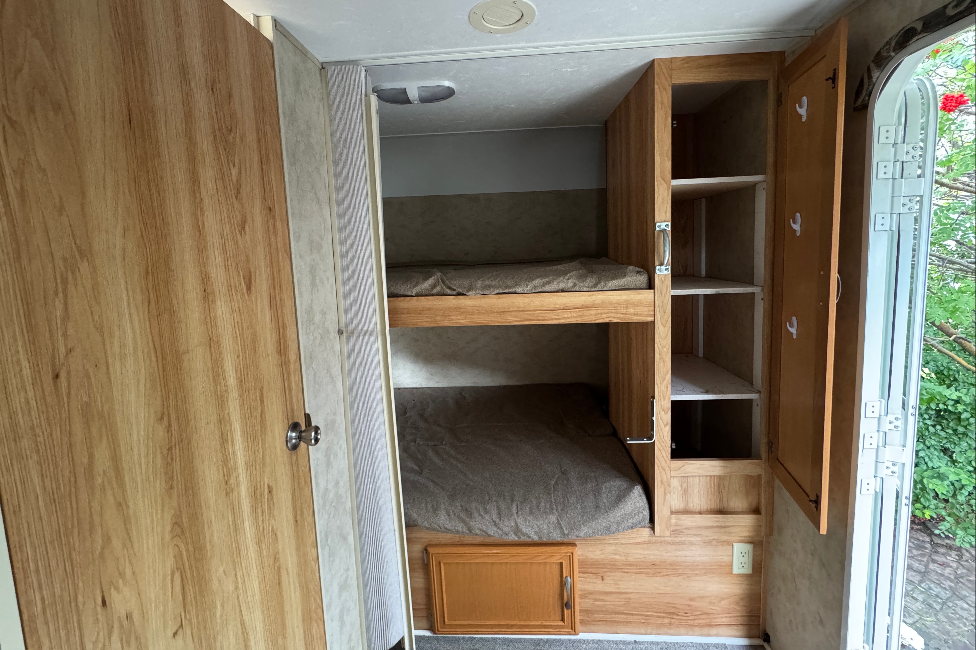 Dutchmen Aerolite 21QS Travel Trailer