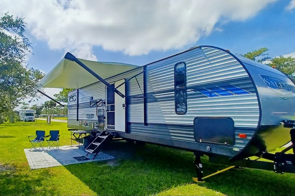 Classy glamping 2 bedroom Forrest River Salem 29 vbud Travel Trailer