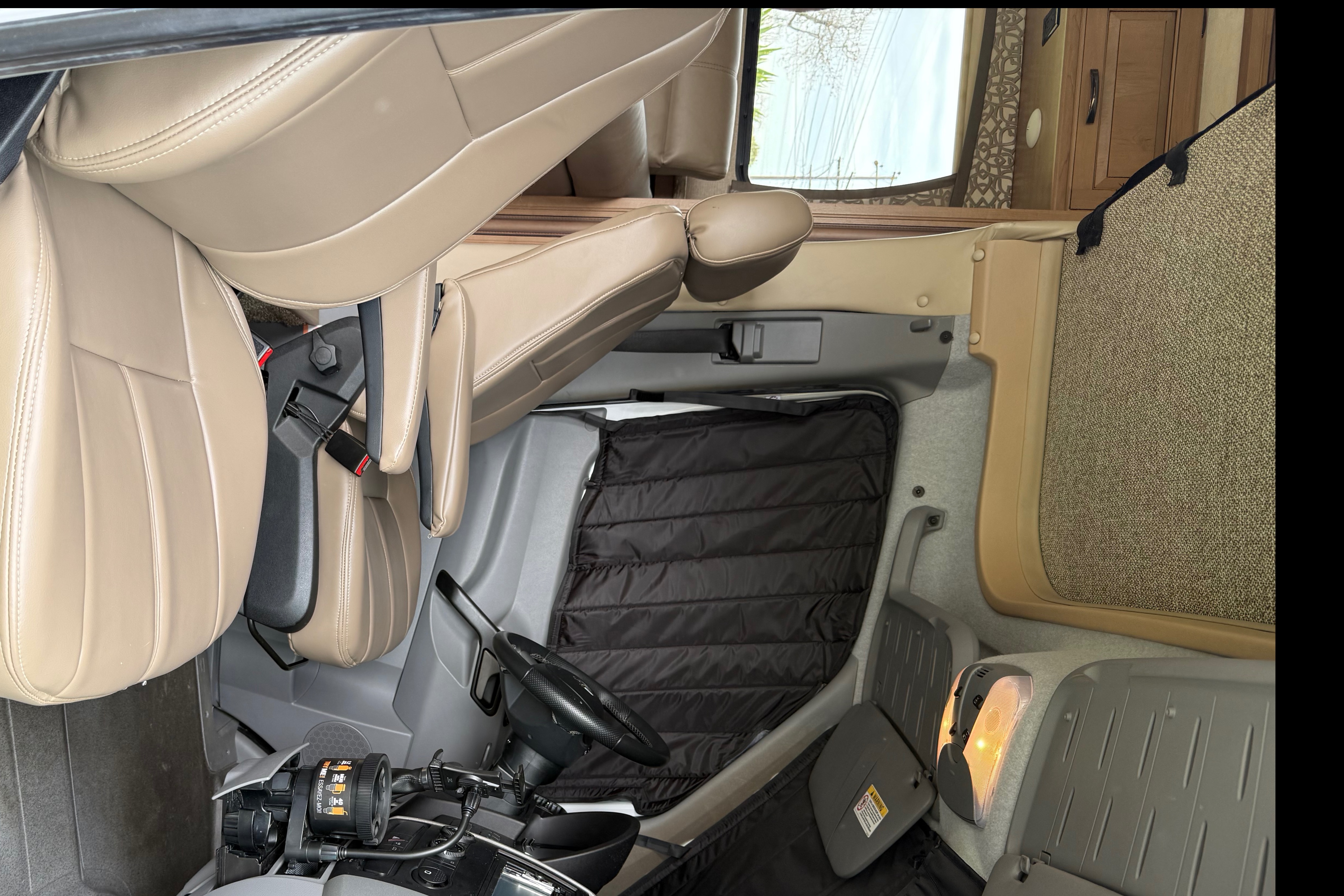 Mercedes Thor Chateau Motor Coach 24fs Class C low milage 18k