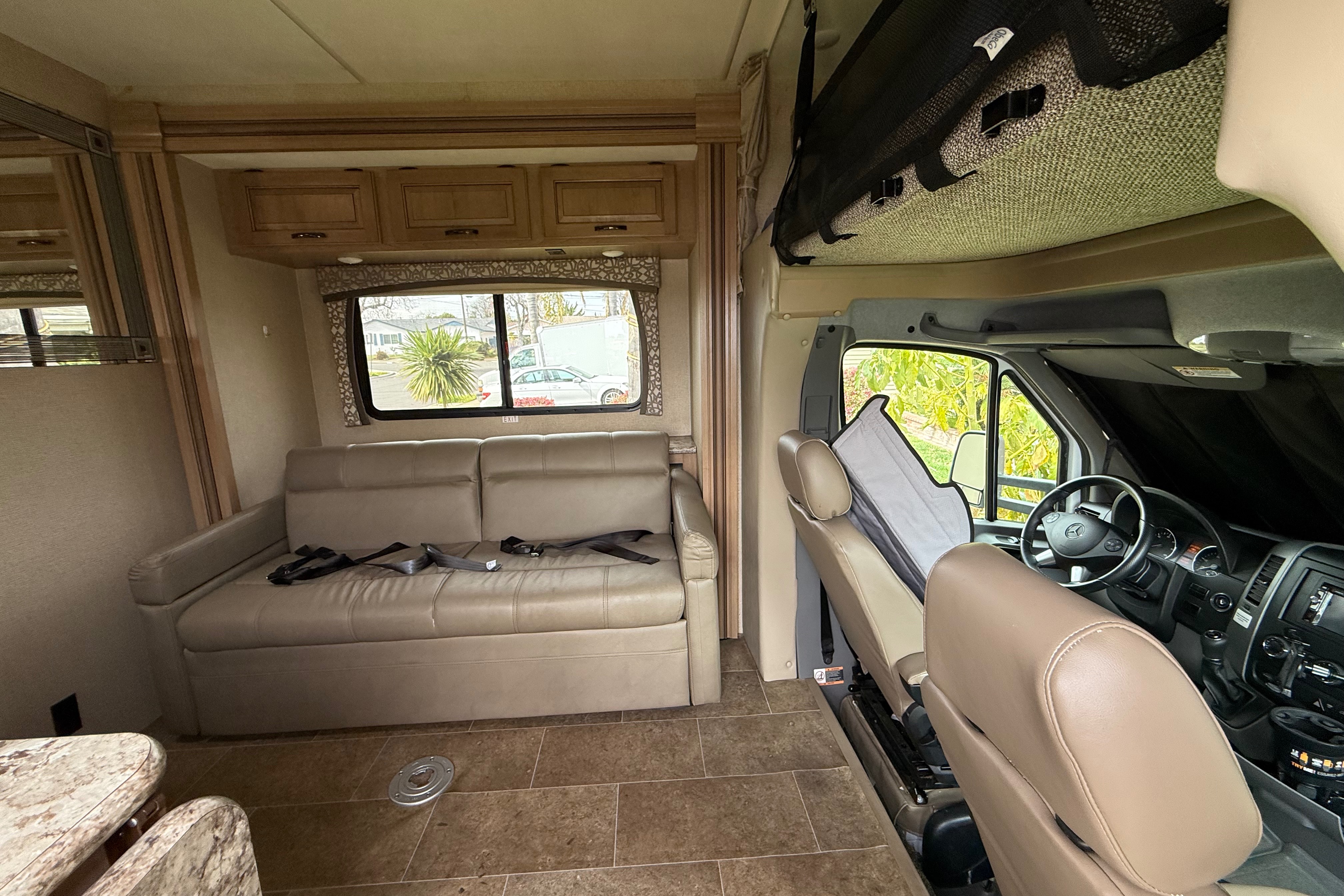Mercedes Thor Chateau Motor Coach 24fs Class C low milage 18k