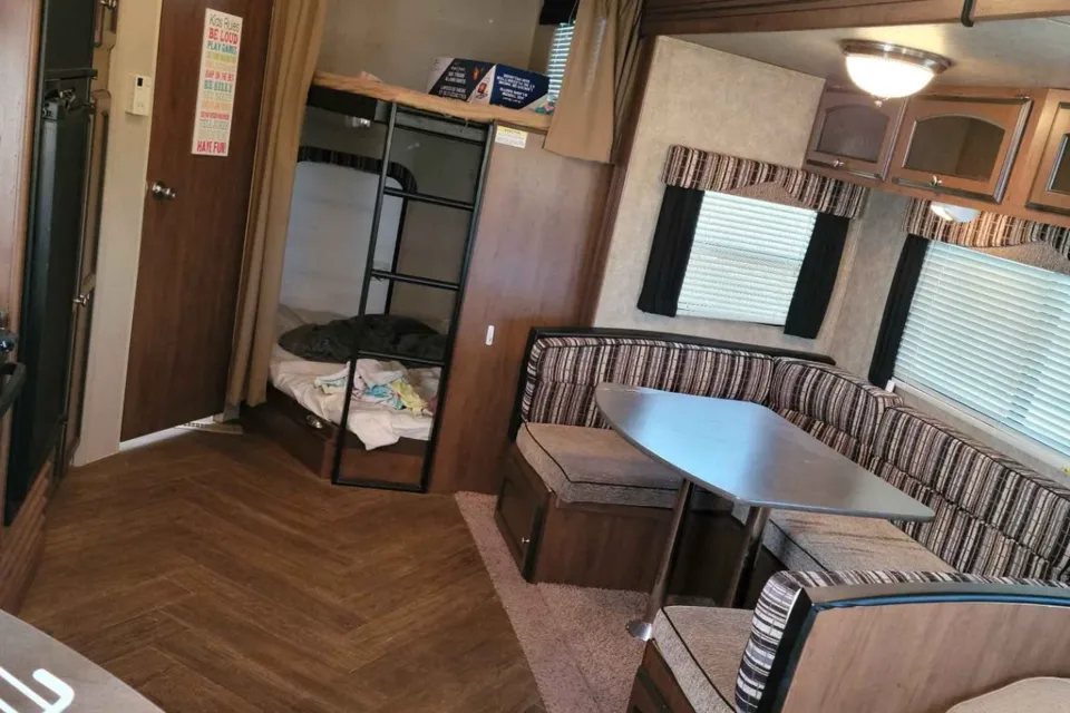 Olesha's Dutchman 261BHS Travel Trailer