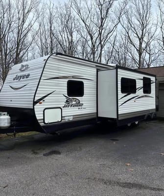 Great Lakes Glampers Jayco 294QBHS Travel Trailer