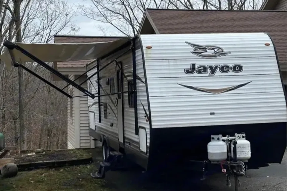 Great Lakes Glampers Jayco 294QBHS Travel Trailer