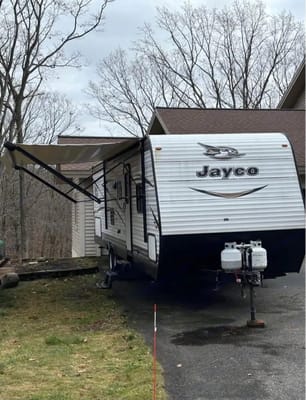 Great Lakes Glampers Jayco 294QBHS Travel Trailer