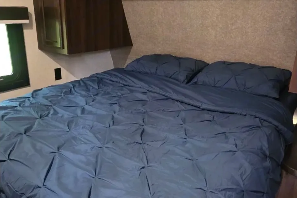 Great Lakes Glampers Jayco 294QBHS Travel Trailer