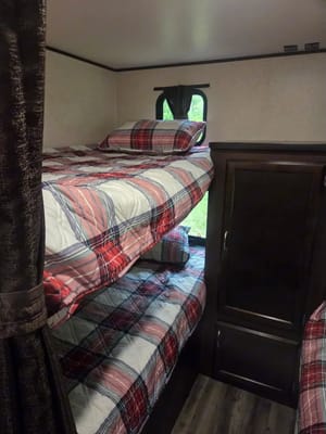 Great Lakes Glampers Jayco 294QBHS Travel Trailer
